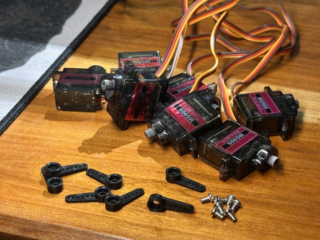 MG90S Servo Motors (Pack of 7)